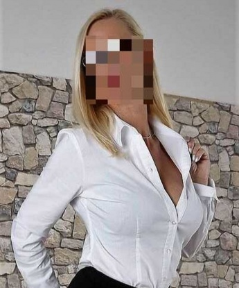 Если ты ищешь креативную и страстную развлекательницу, то тебе ко мне. Я с легкостью превращу любые фантазии в реальность. Я знаю, как тебя порадовать и сделать вечер незабываемым. У меня есть все для нашего наслаждения: мягкие руки, умелый язык и страстное тело. Не стесняйся писать мне, обещаю, что не пожалеешь. Подтверждение моей привлекательности ты можешь увидеть на фото. Фотосессия прошла в Москве и отражает мою естественную красоту. Жду твоего сообщения, чтобы воплотить наши самые смелые фантазии в жизнь. 💋 15137, 48 лет